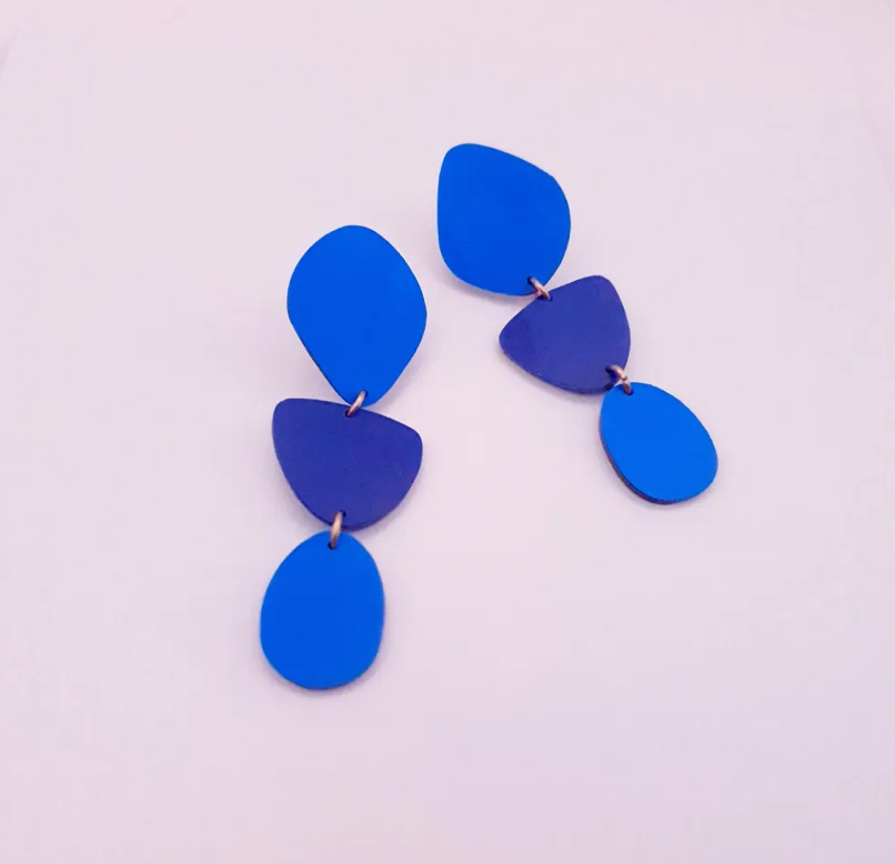 Boucles d’oreilles en Formica, boucles d’oreilles bleu. Boucles d’oreilles légères. Création française- bijoux maison b Pont-Aven
