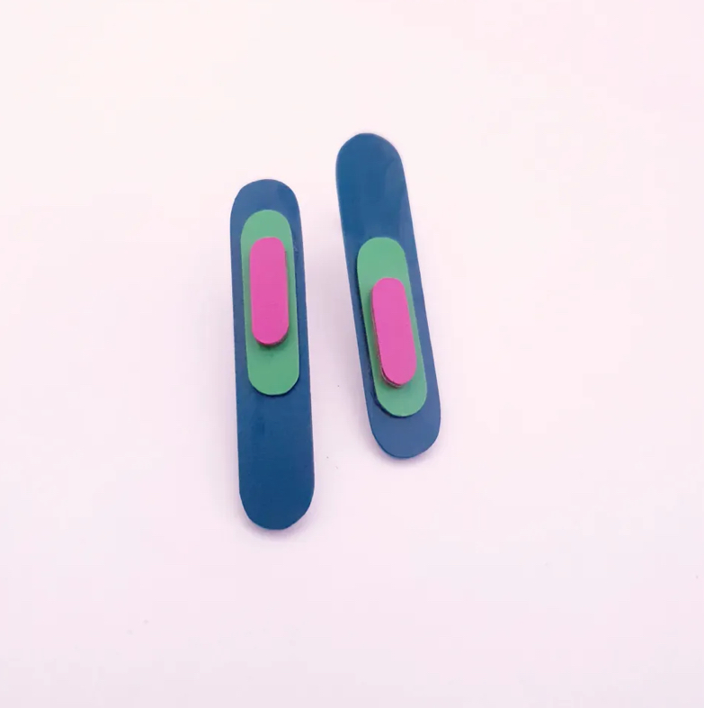 Des boucles fabriquées en France. Des boucles asymétriques et colorées. Boucles d’oreilles à Pont-Aven, idée cadeau
