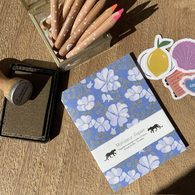 Petit carnet Monsieur papier A6. À retrouver chez Maison B. À Pont-Aven ou sur la boutique en ligne