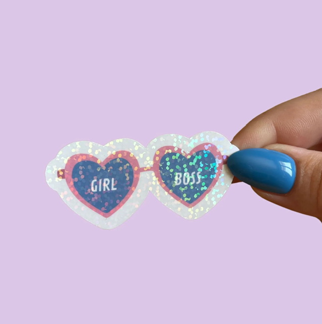 Sticker forme lunette et inscription « girl boss »
