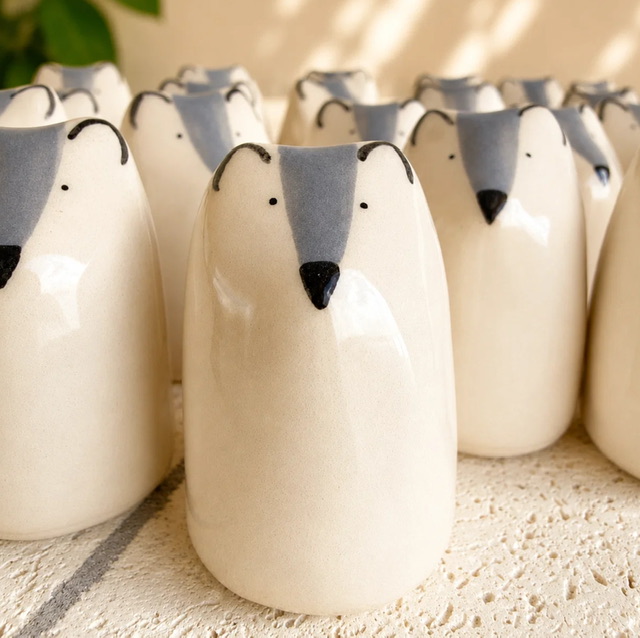 Petit loup en céramique. Un porte bonheur disponible chez Maison B. Pont-Aven